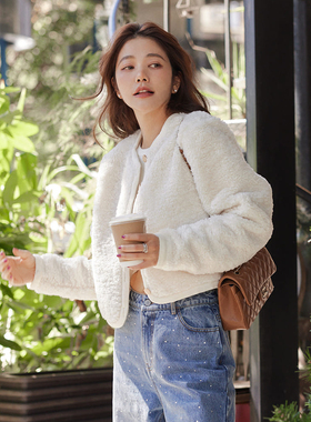 许路儿LUREHSU正品代购R232140白色可爱人造羔羊毛圆领扣饰短外套