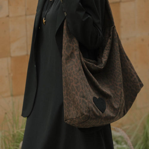 许路儿LOVFEE联名豹纹率性肩背包