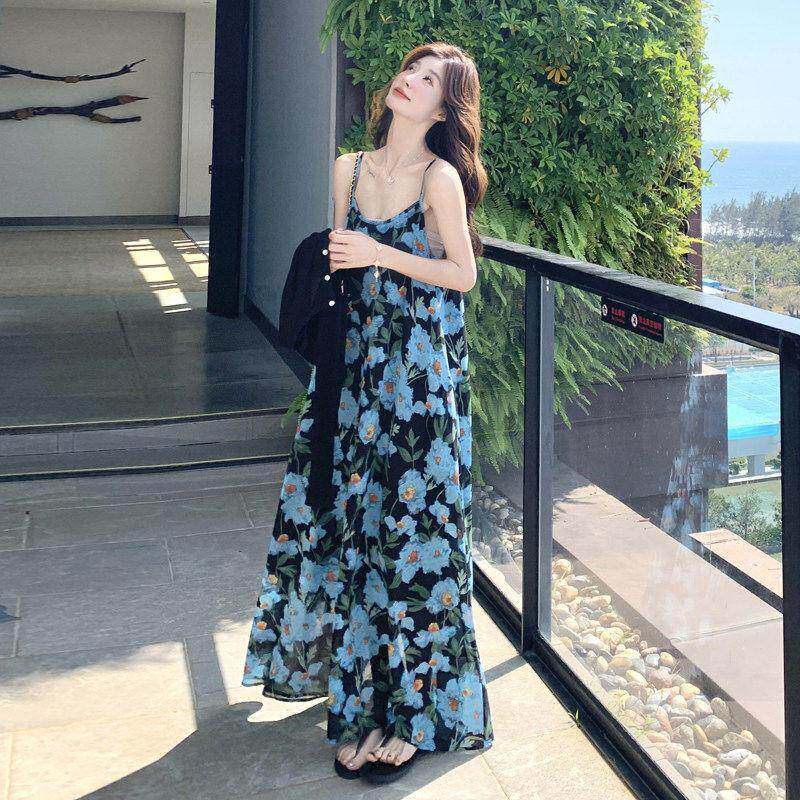 海边度假蓝色碎花吊带洋装女2026夏季针织衫气质雪纺沙滩裙套装