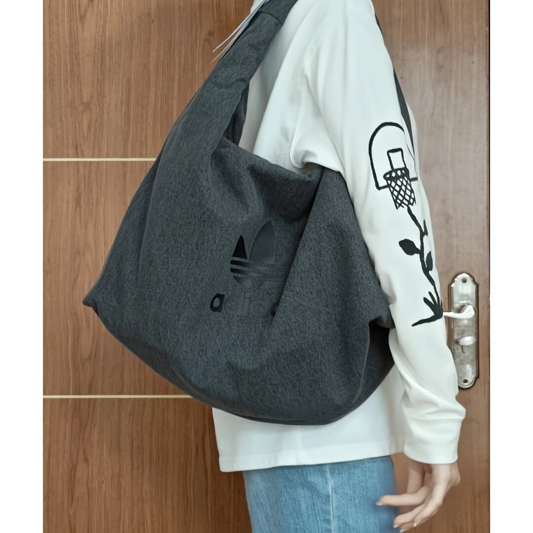 adidas Originals 经典牛仔风棉质单肩运动包云朵包 黑色 IX7694