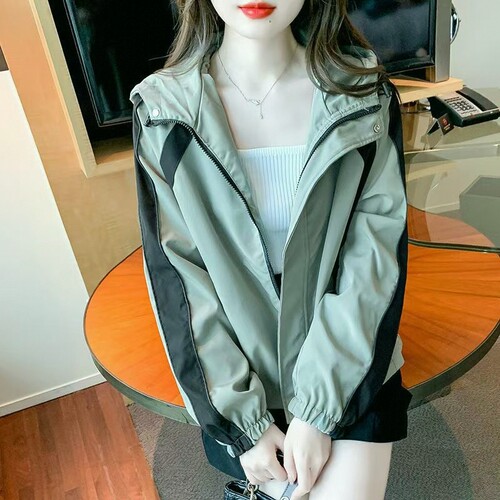 拼色连帽冲锋衣外套女户外短款宽松时尚2026春季新款休闲夹克上衣