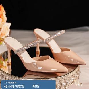 尖頭細跟涼拖水鉆大碼 裸色高跟鞋 女小碼 夏氣質漆皮半拖鞋 包頭涼鞋