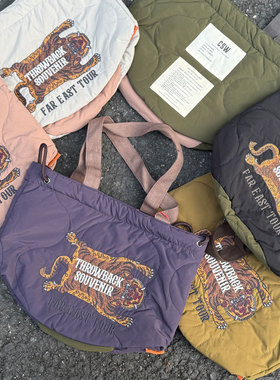 KRIFF MAYER 百搭丑虎纪念品刺绣薄夹棉户外衍缝复古手提单肩包