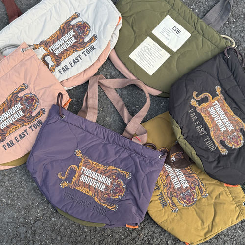 KRIFF MAYER 百搭丑虎纪念品刺绣薄夹棉户外衍缝复古手提单肩包