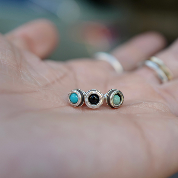 天然松石等素材镶嵌复古银耳钉