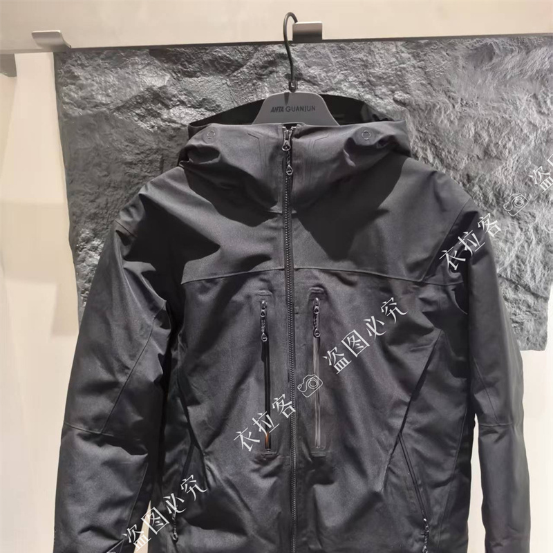 安踏冠军男GORETEX黑标羽绒服