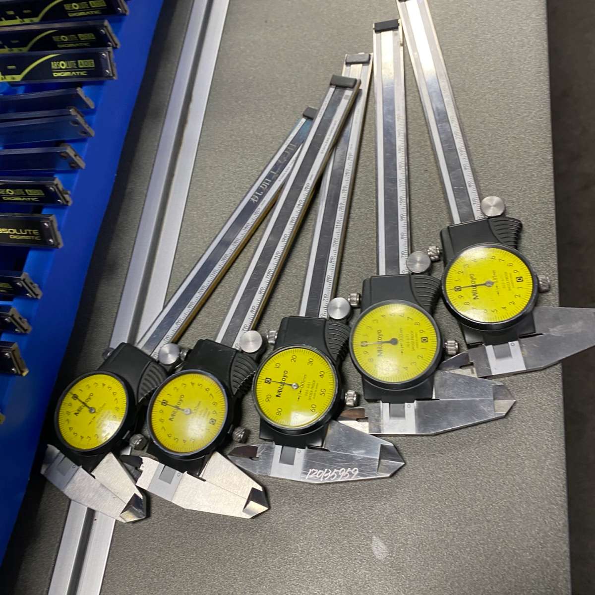 议价出售日本三丰Mitutoyo带表卡尺，型号505-671，测