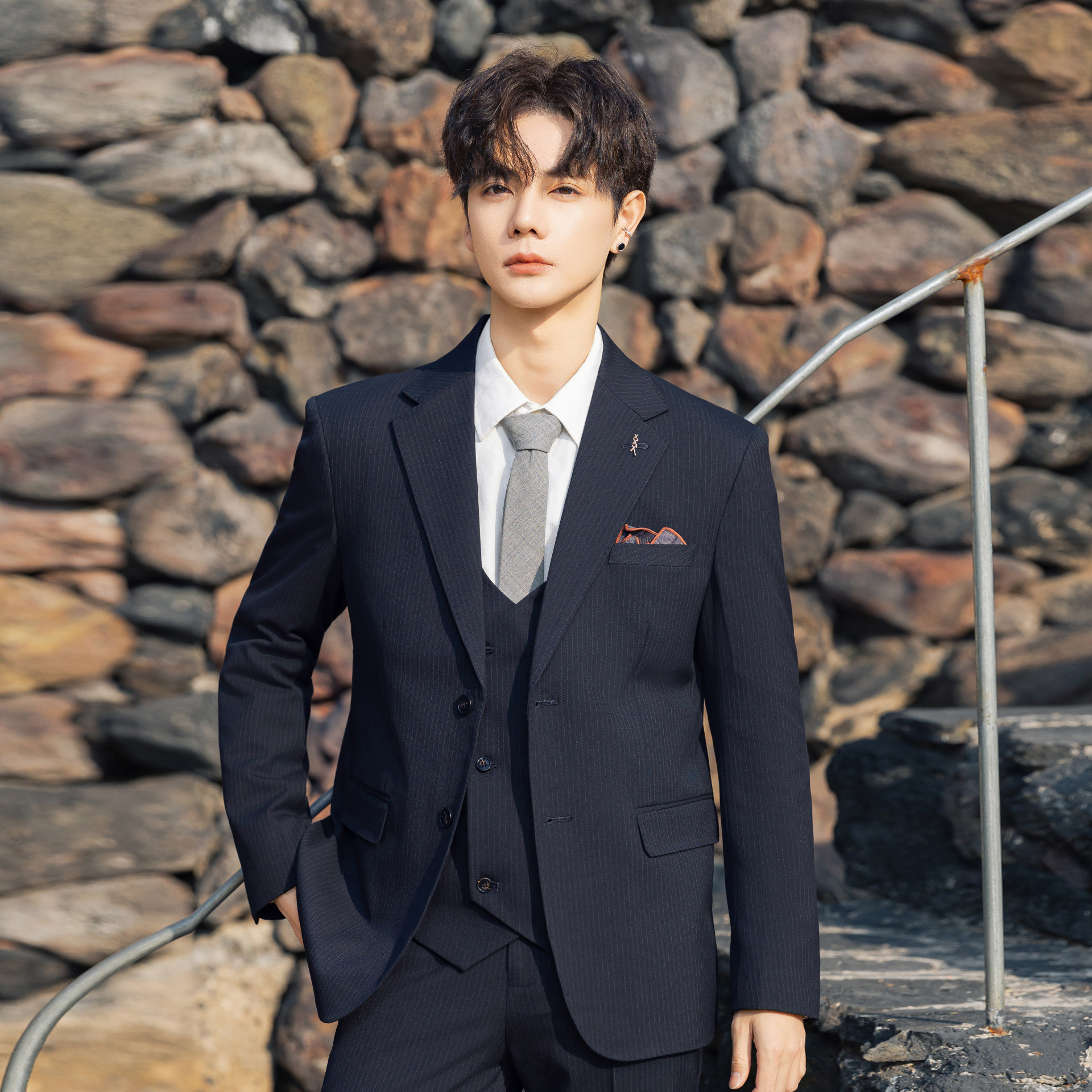 条纹男士西装套装2026春秋季新款结婚新郎三件套休闲西服外套商务