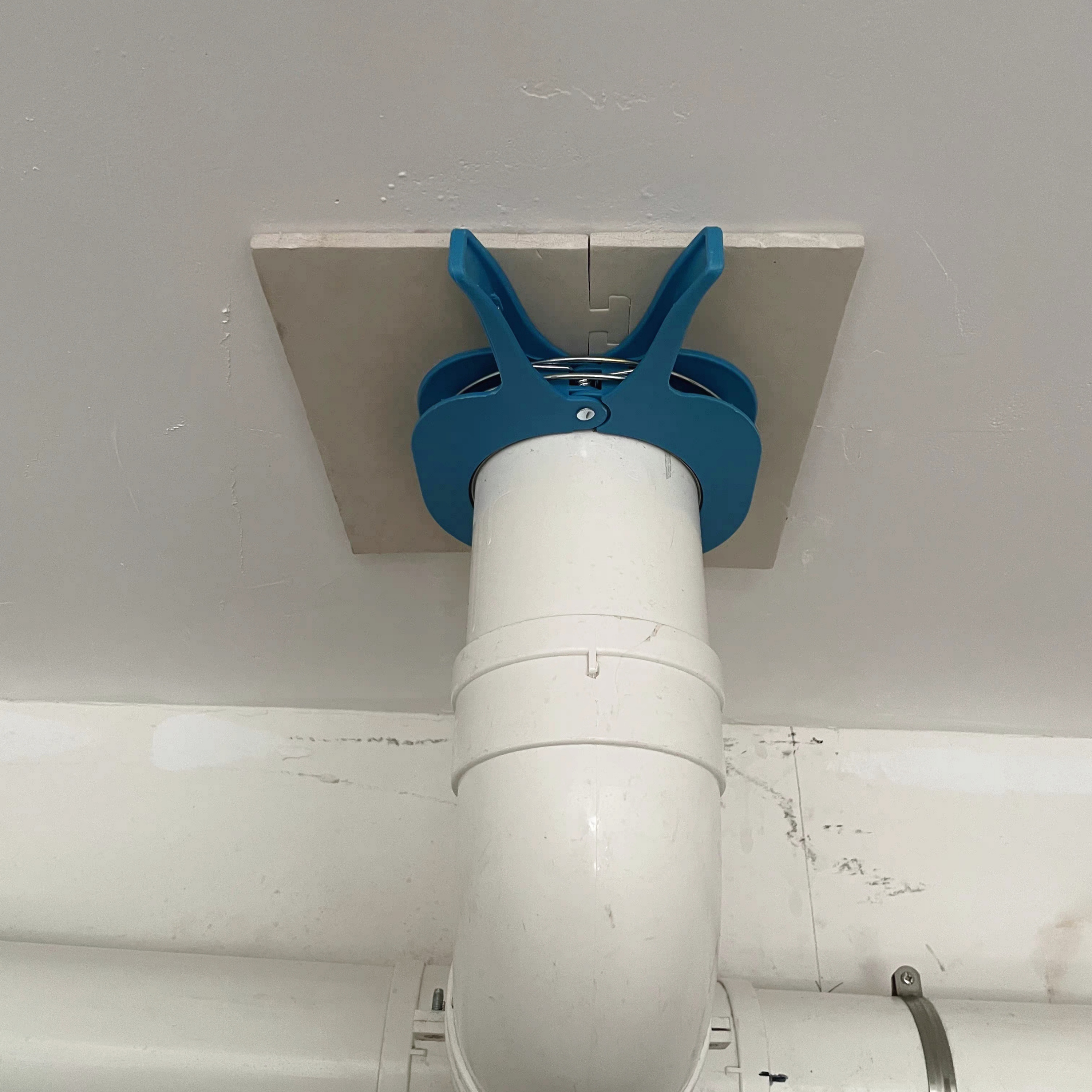 PVC水管卡管夹50-114工地封补洞