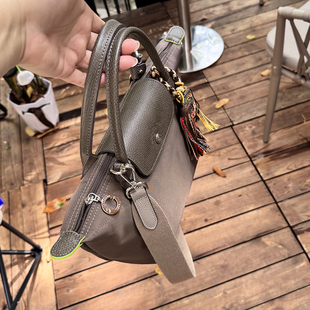 适用珑骧改造泥土色小号免打孔不位移真皮宽肩带编织肩带斜挎肩带