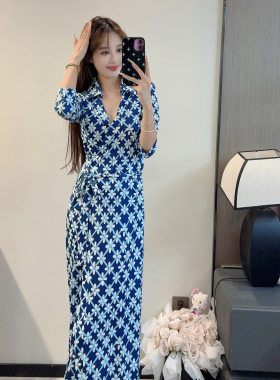 D家新款v领蓝色碎花裹身裙收腰显瘦淑女气质系带印花连衣长裙法式