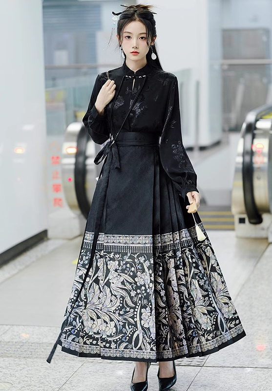 黑色国风新中式汉服重工马面裙