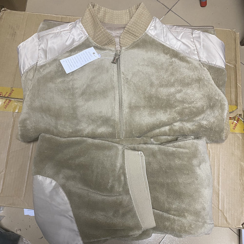 19土黄色边防巡逻绒衣绒裤套装