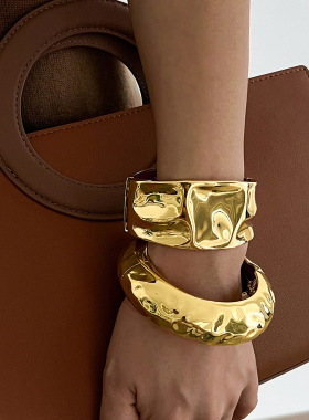 精美饰品包邮 时尚圆形宽纹弹簧手镯 高级小众不规则合金bracelet