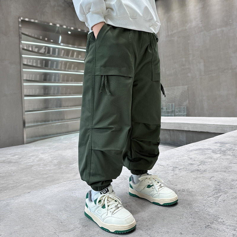 男童裤子春秋款2026新款酷帅男大童工装裤时尚男孩春季宽松休闲裤