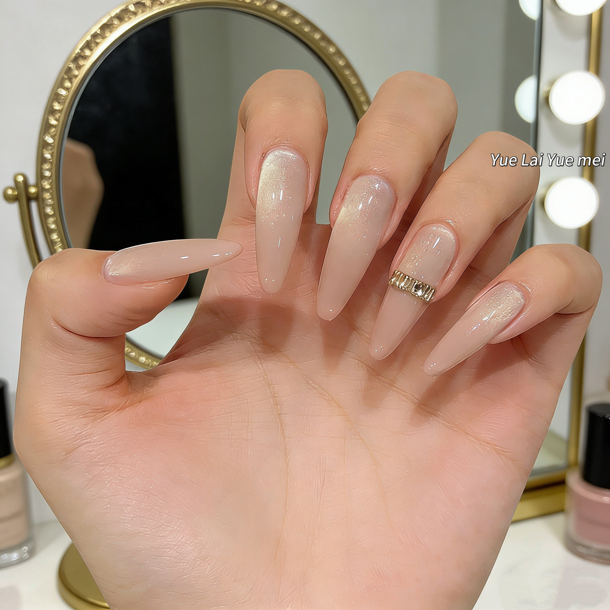 【泡芙小姐】手工穿戴甲温柔蜜桃粉渐变爆闪金色猫眼钻戒显白美甲