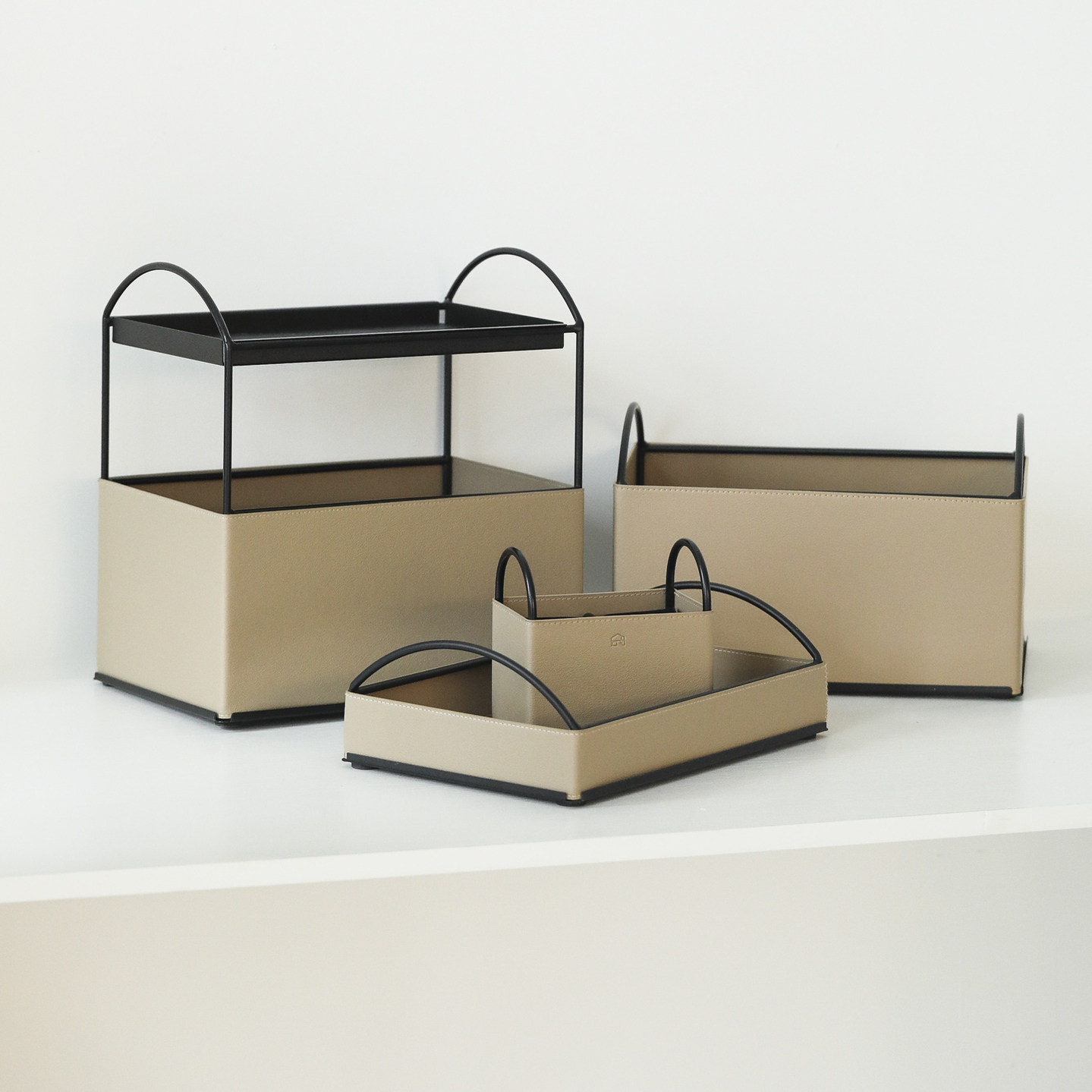 卡其色皮质包边收纳盘桌面铁艺收纳架轻奢风茶几收纳盒遥控器收纳