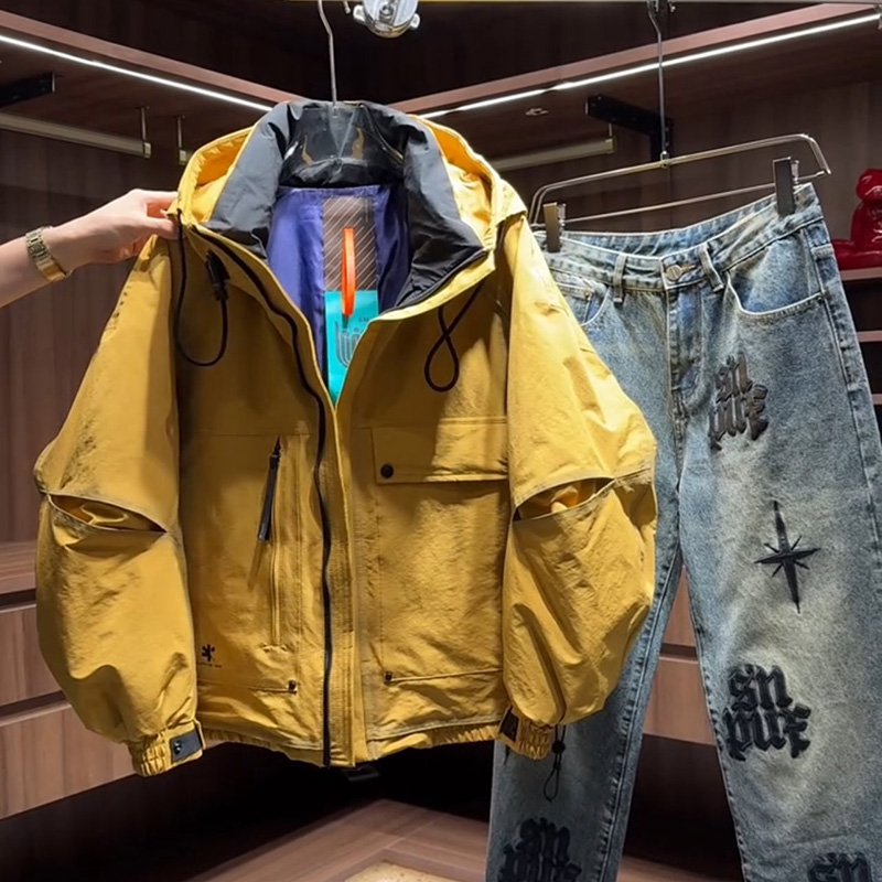 大口袋拼接高品质连帽羽绒服