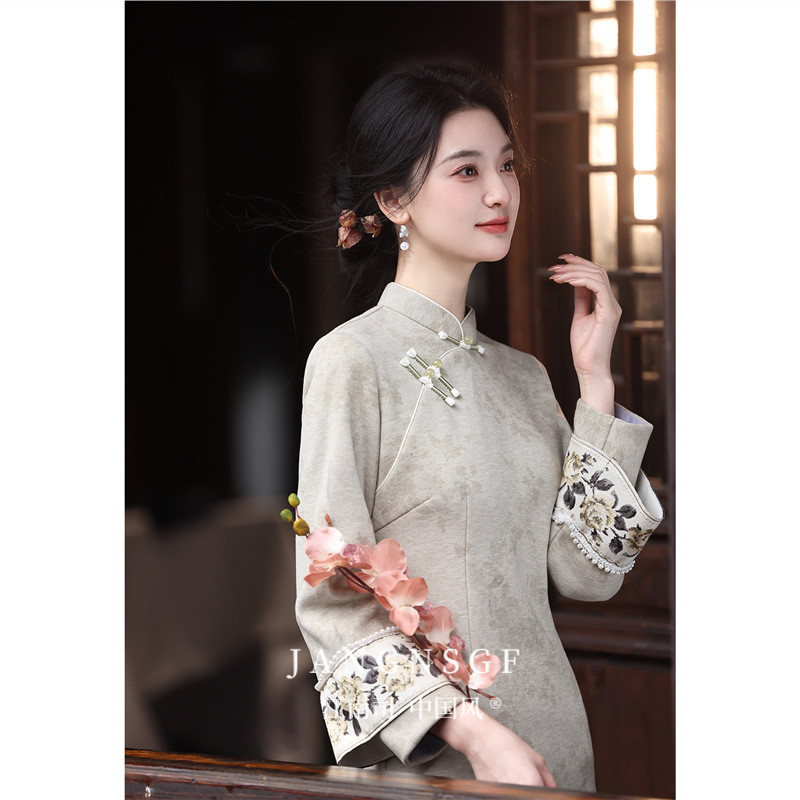 江南司造丨旗袍高端2025新款加绒冬装女新中式改良年轻款长袖礼服