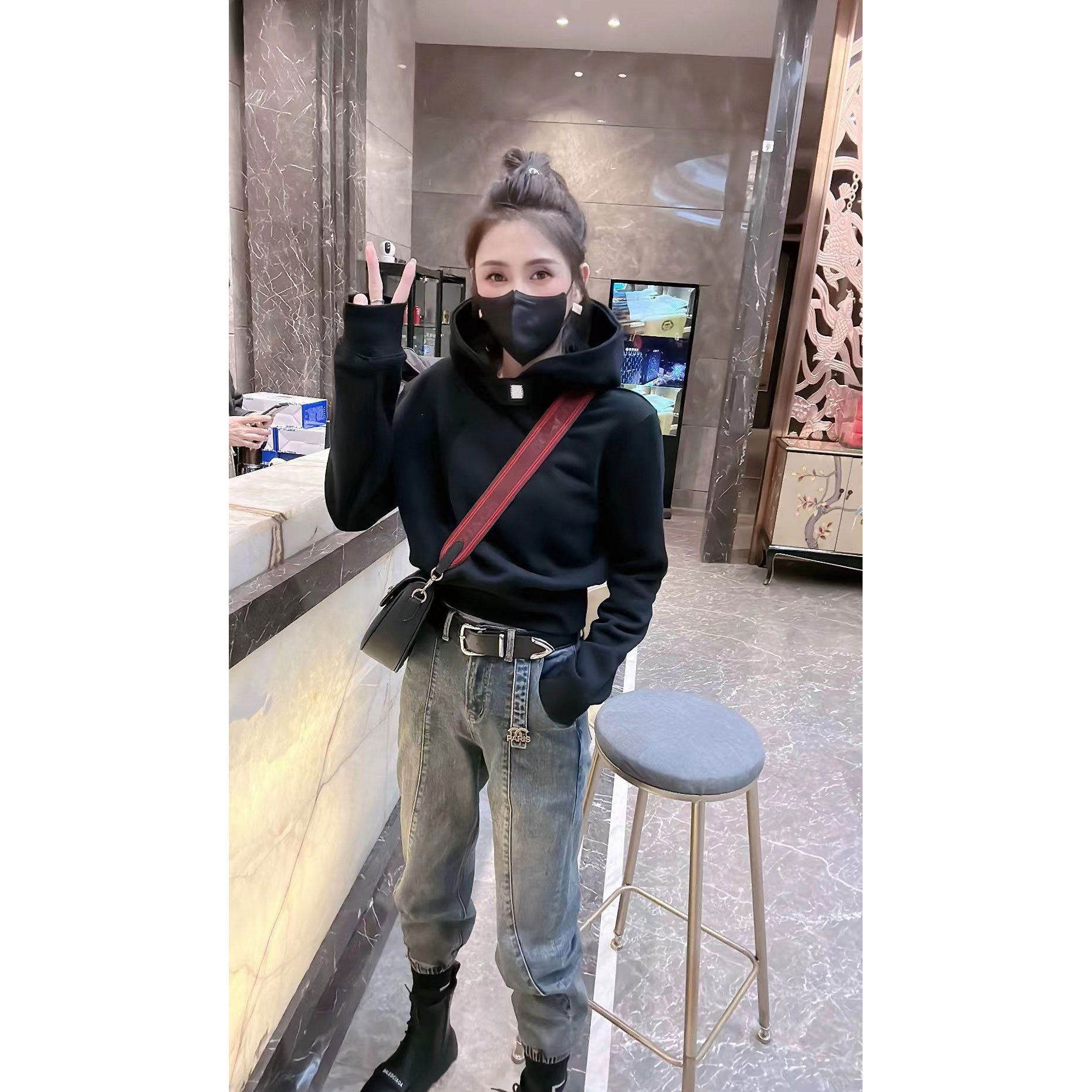 品牌折扣正品女装断码清仓特价不能退换欧洲站高领连帽卫衣女