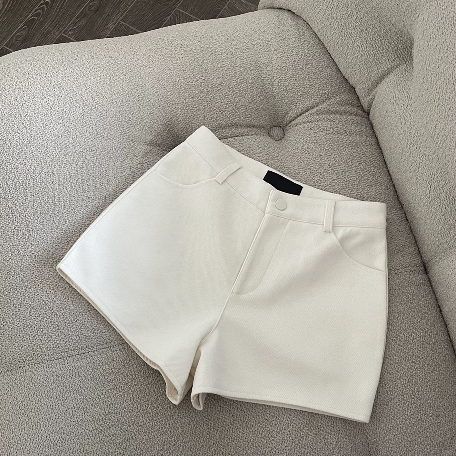 品牌正品女装衣服断码特价清仓 不接受退换-白色西装短裤女