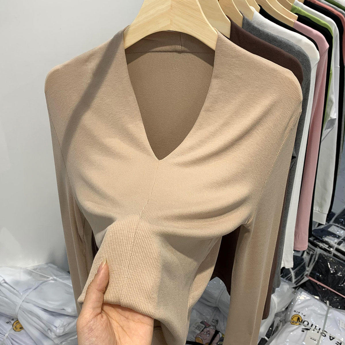 品牌折扣正品女装断码清仓特价不能退换V领长袖T恤女秋季新款紧