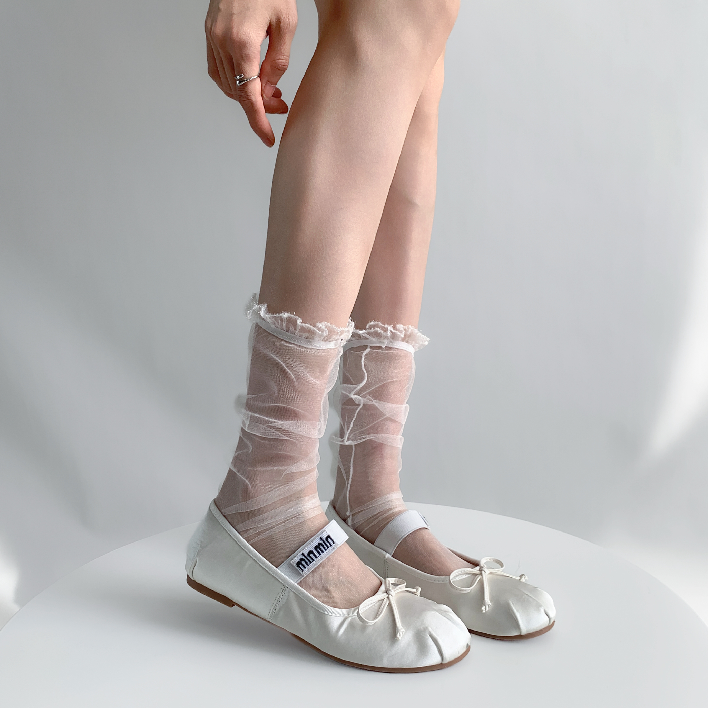 夜间教习室水晶玻璃丝袜子女夏薄款芭蕾风蕾丝花边中筒白色堆堆袜