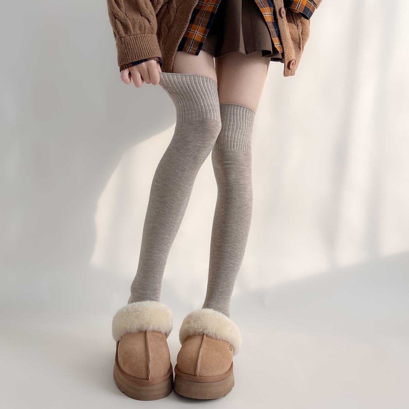 夜间教习室过膝袜女秋冬学院风羊毛保暖无骨袜纯色日系jk长筒袜子