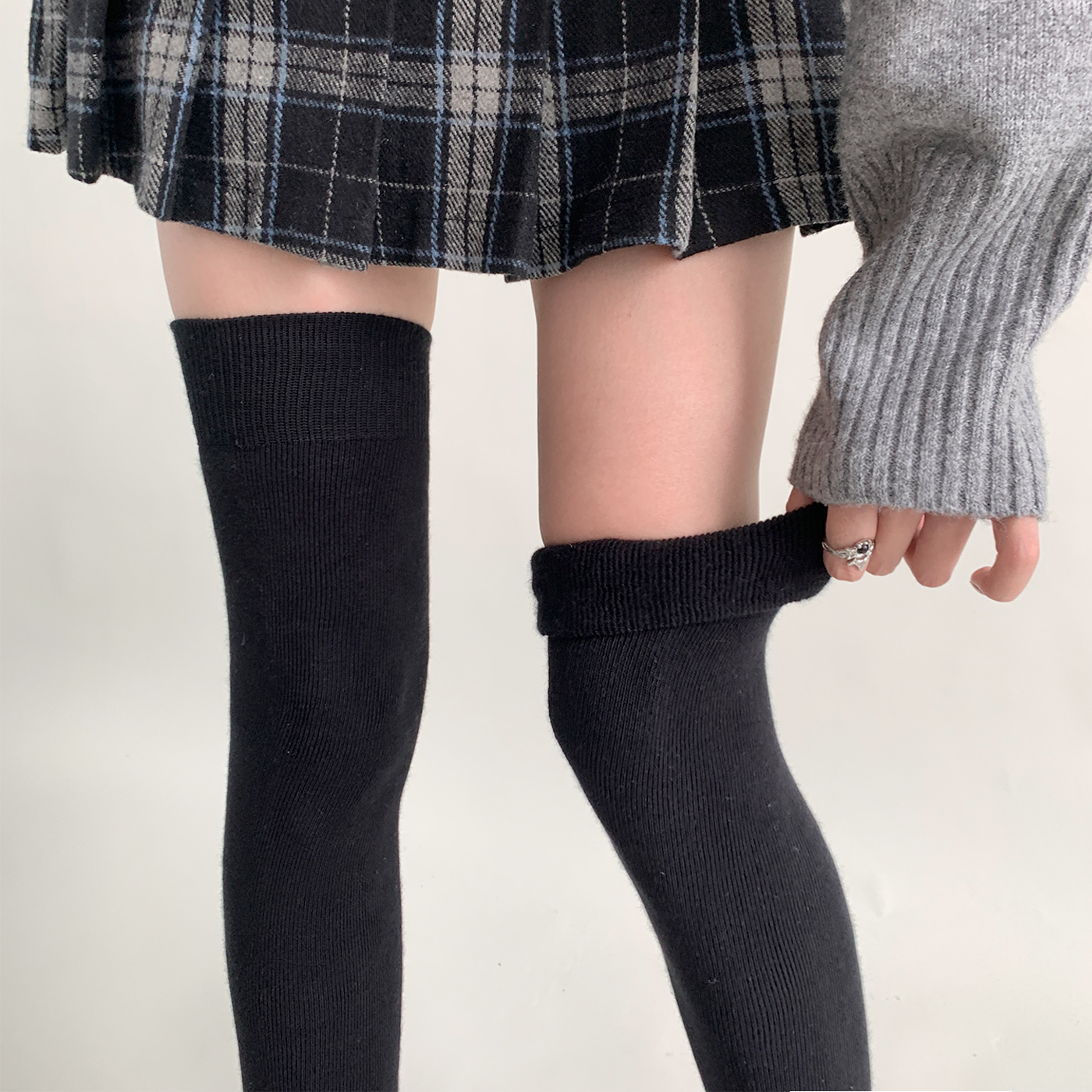 夜间教习室黑色过膝袜女秋冬纯色显瘦加长高个子jk长筒大腿袜子厚