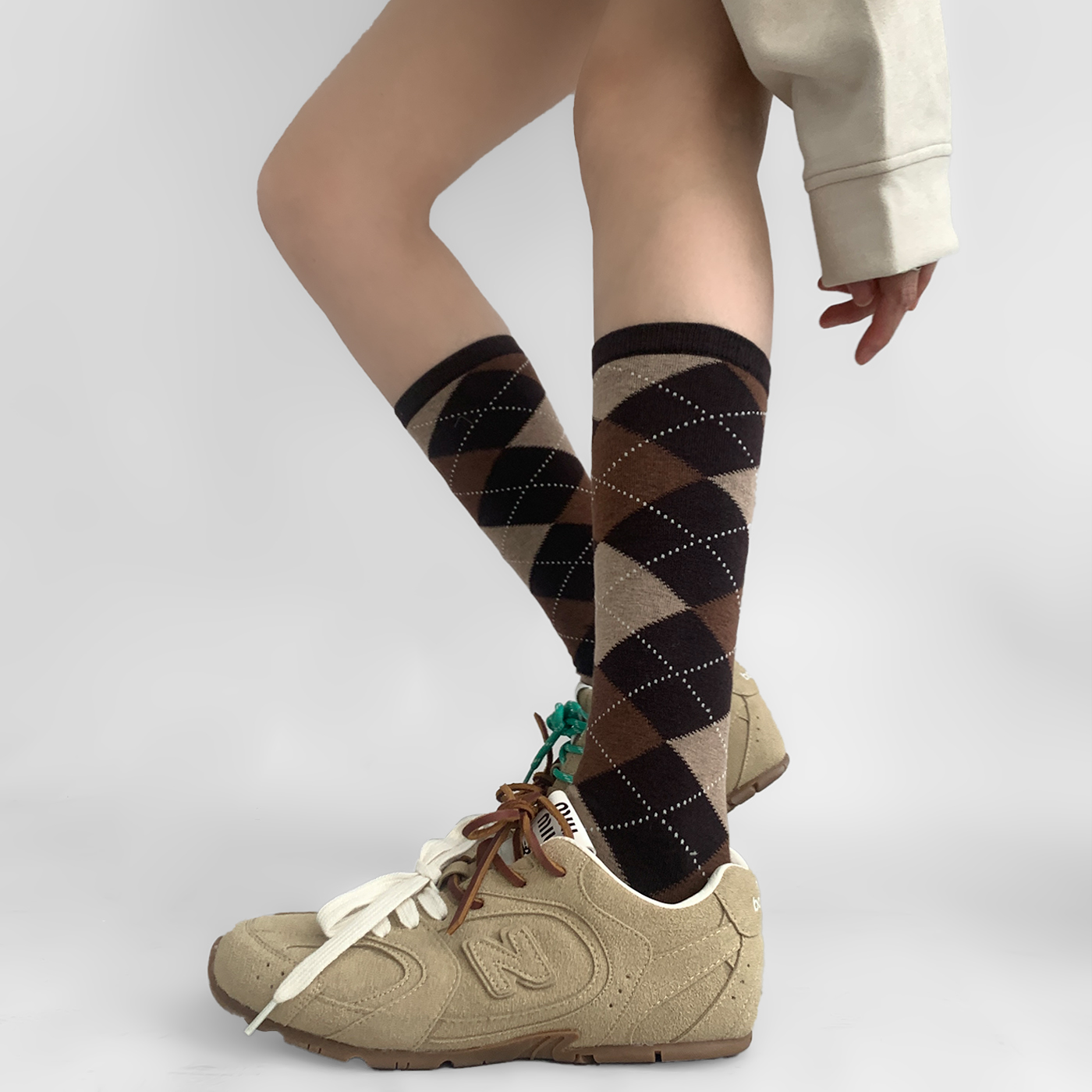 夜间教习室菱格撞色学院风小腿袜