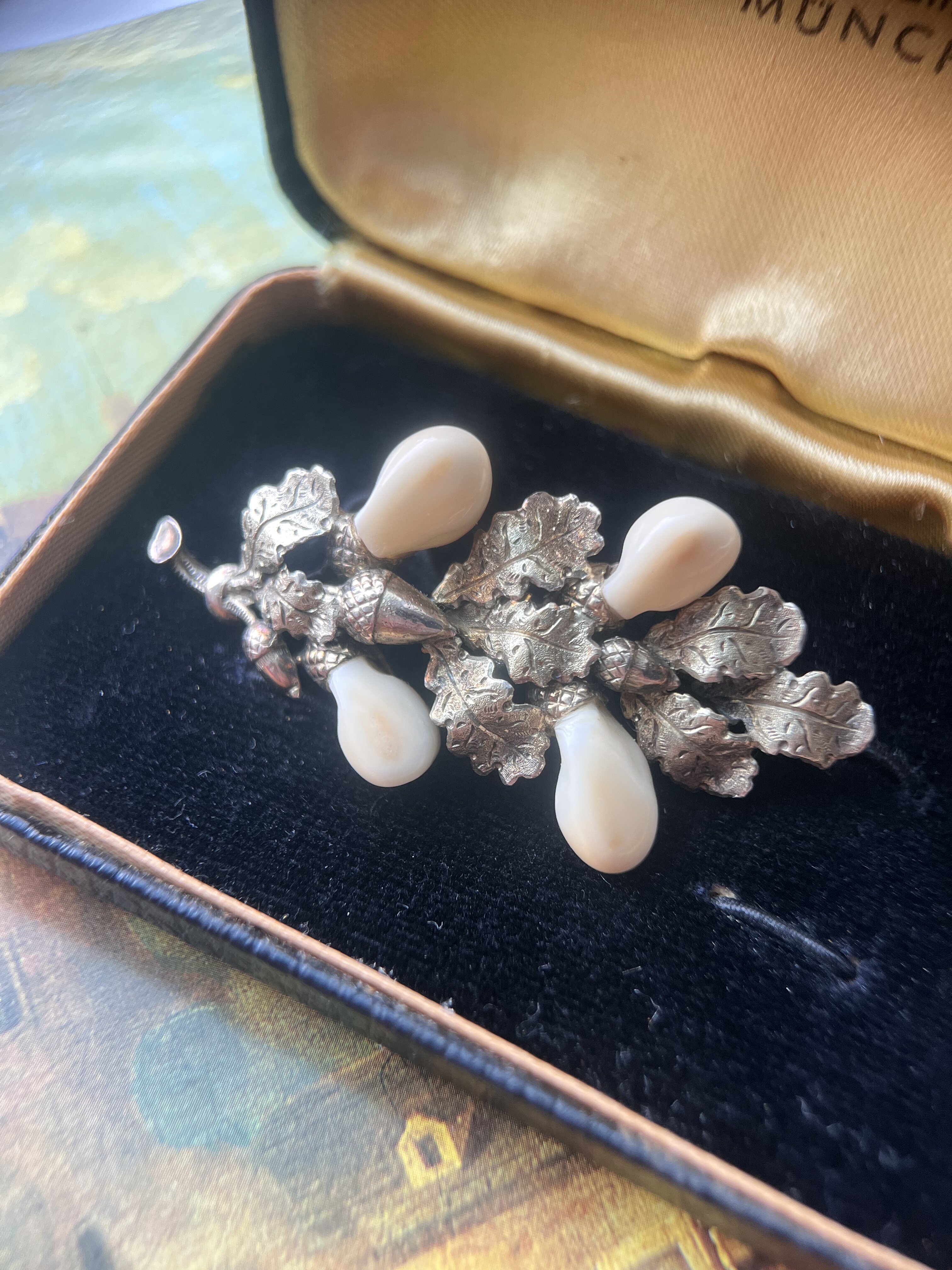 1880年代奥匈帝国古董 麋鹿兽齿狩猎纪念珠宝，尺寸5.6*2.7重9.6g