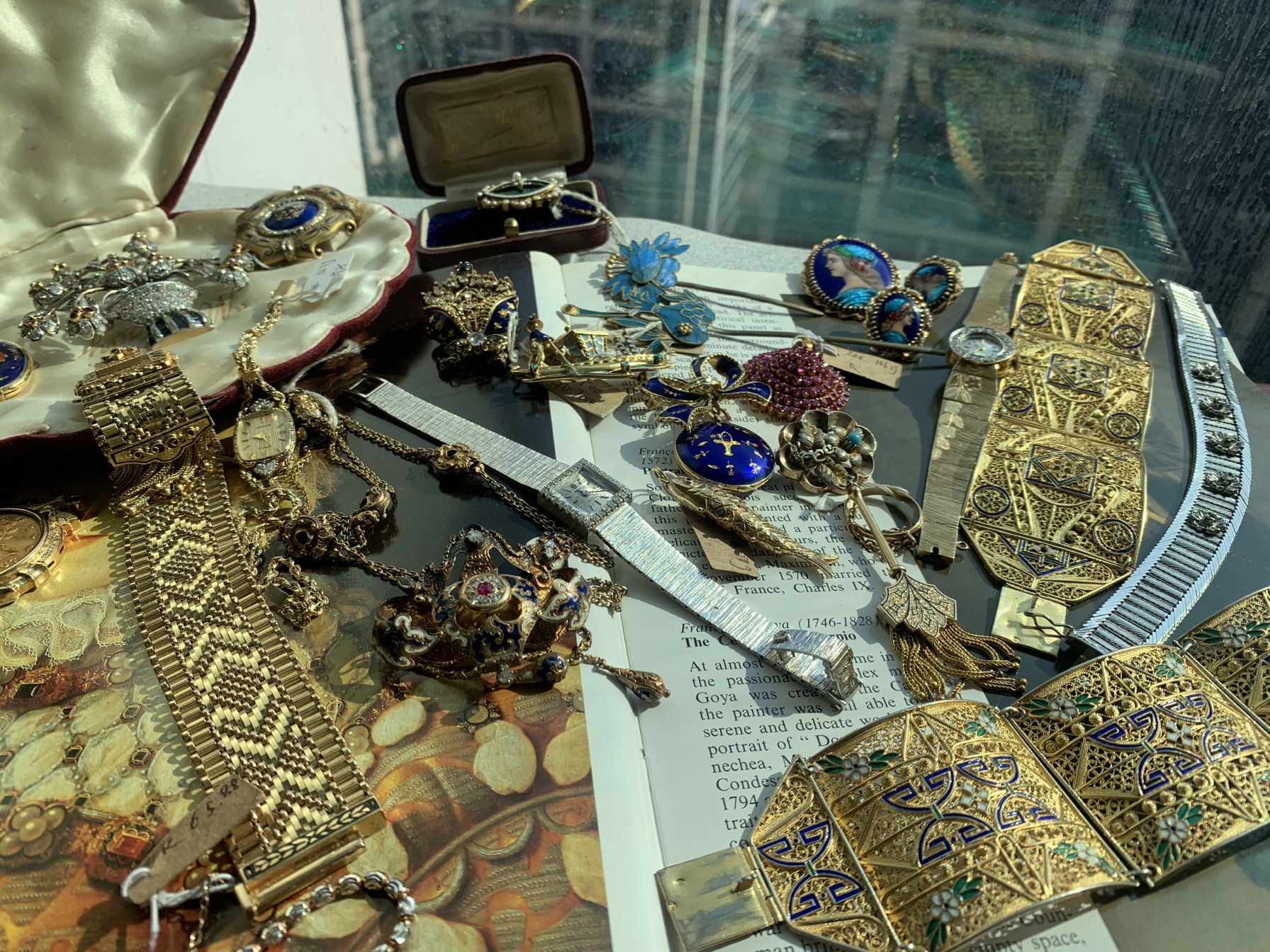 欧洲古董金银首饰，银制收藏品摆件等，细节可聊