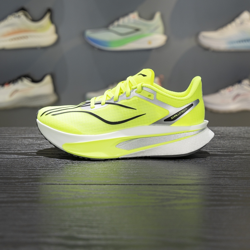 李宁女子跑鞋减震回弹