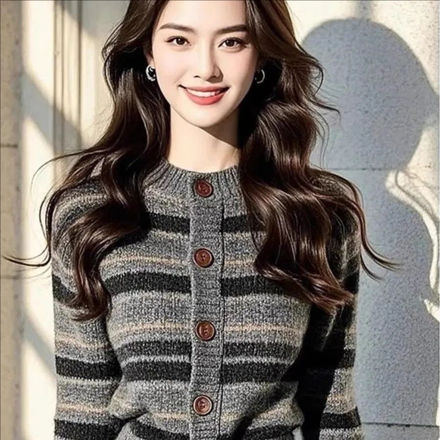 条纹圆领宽松针织开衫保暖毛衣女