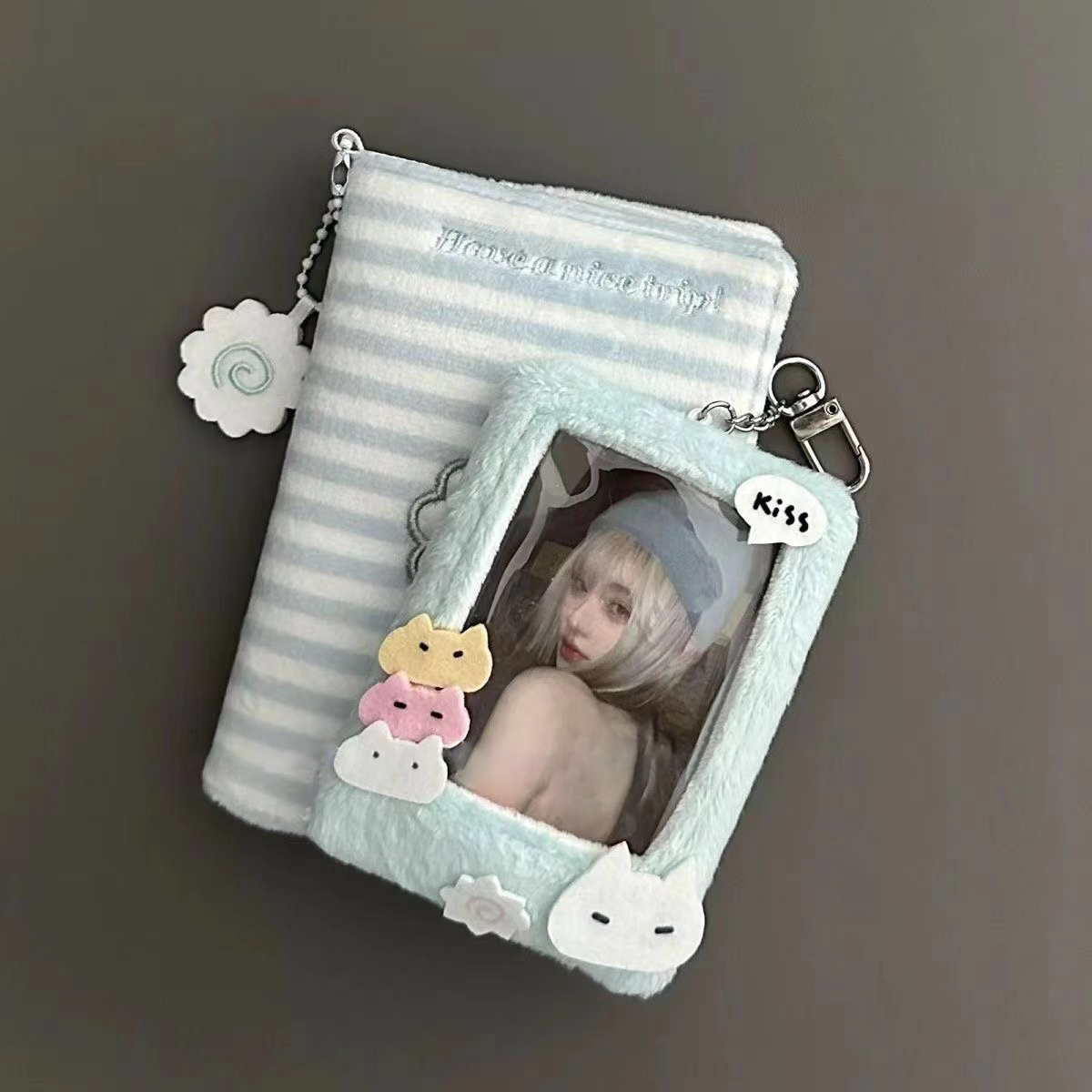2025新款动物系列高颜值追星毛绒卡套保护套海盐可爱猫咪小狗学生证件保护套饭卡防丢韩系小卡拍立得照片展示