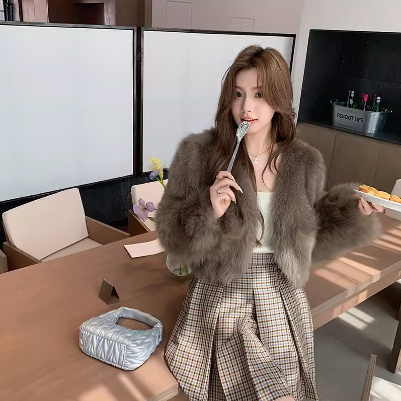 2025新款小个子环保狐狸毛皮草短款时尚年轻款洋气毛毛外套女秋冬