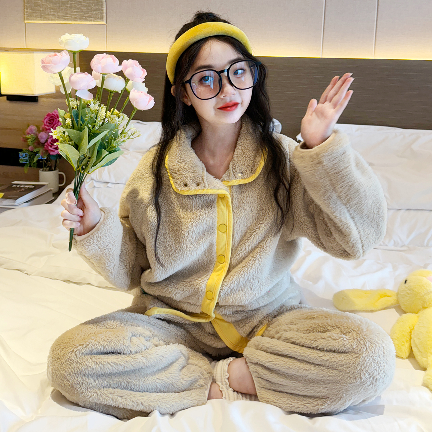 女童睡衣秋冬2025新款儿童法兰绒家居服大童女孩珊瑚绒可外穿套装