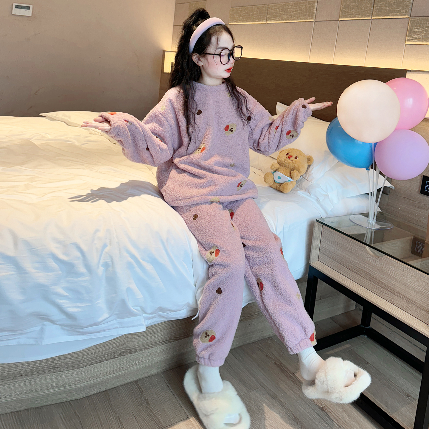 女童睡衣秋冬2025新款儿童珊瑚绒家居服大童女孩高颜值法兰绒套装