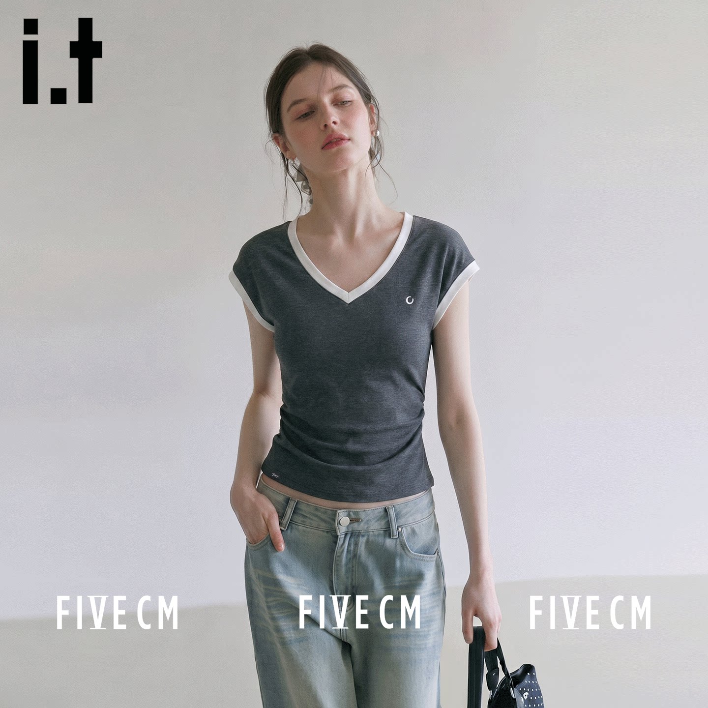 itFIVECM撞色白边V领短袖T恤女