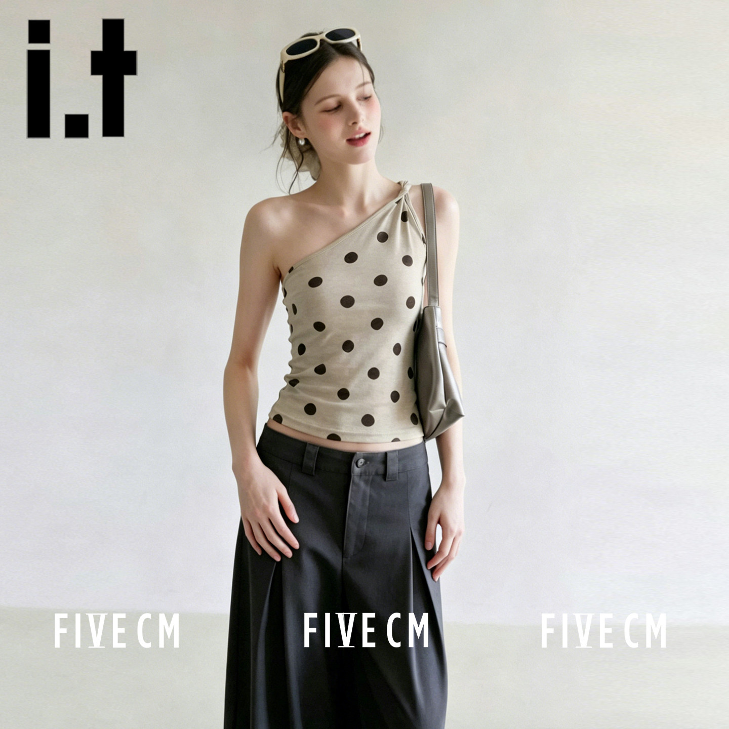 itFIVECM波点斜肩吊带上衣