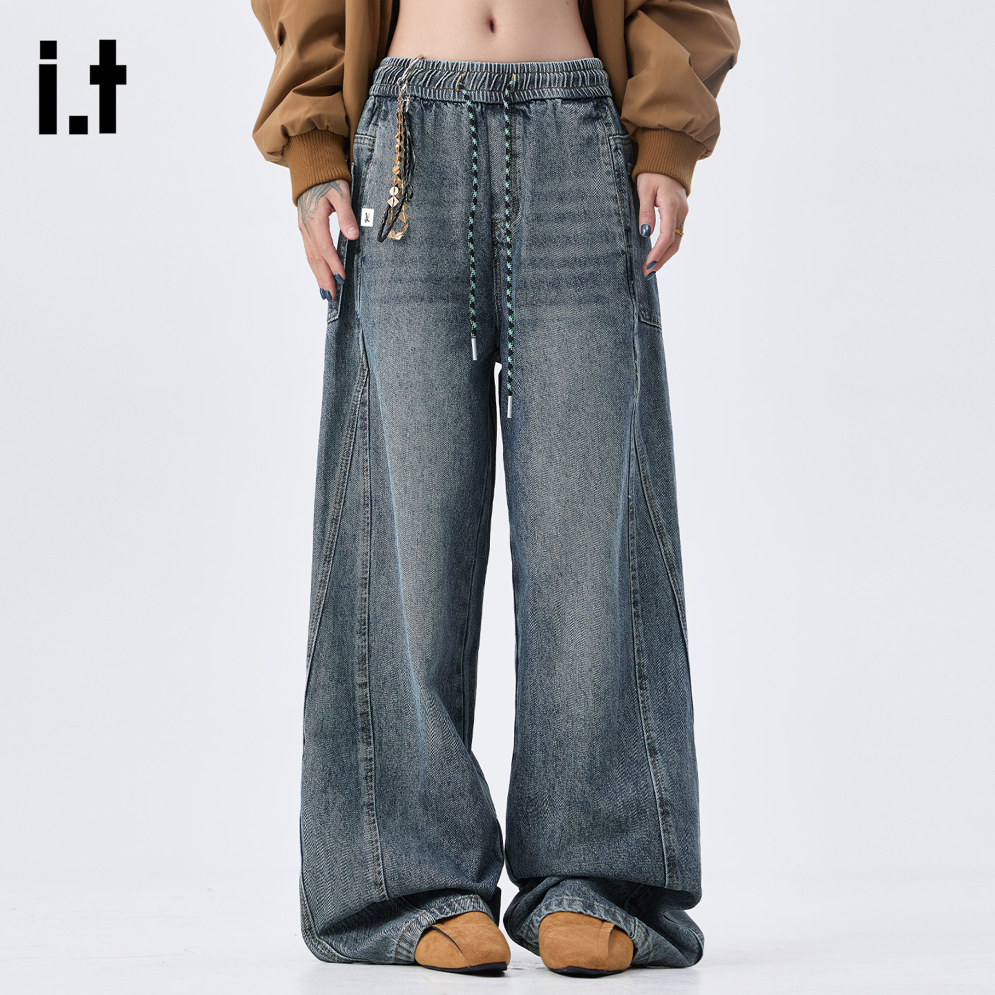 松紧腰抽绳宽松弯刀牛仔裤