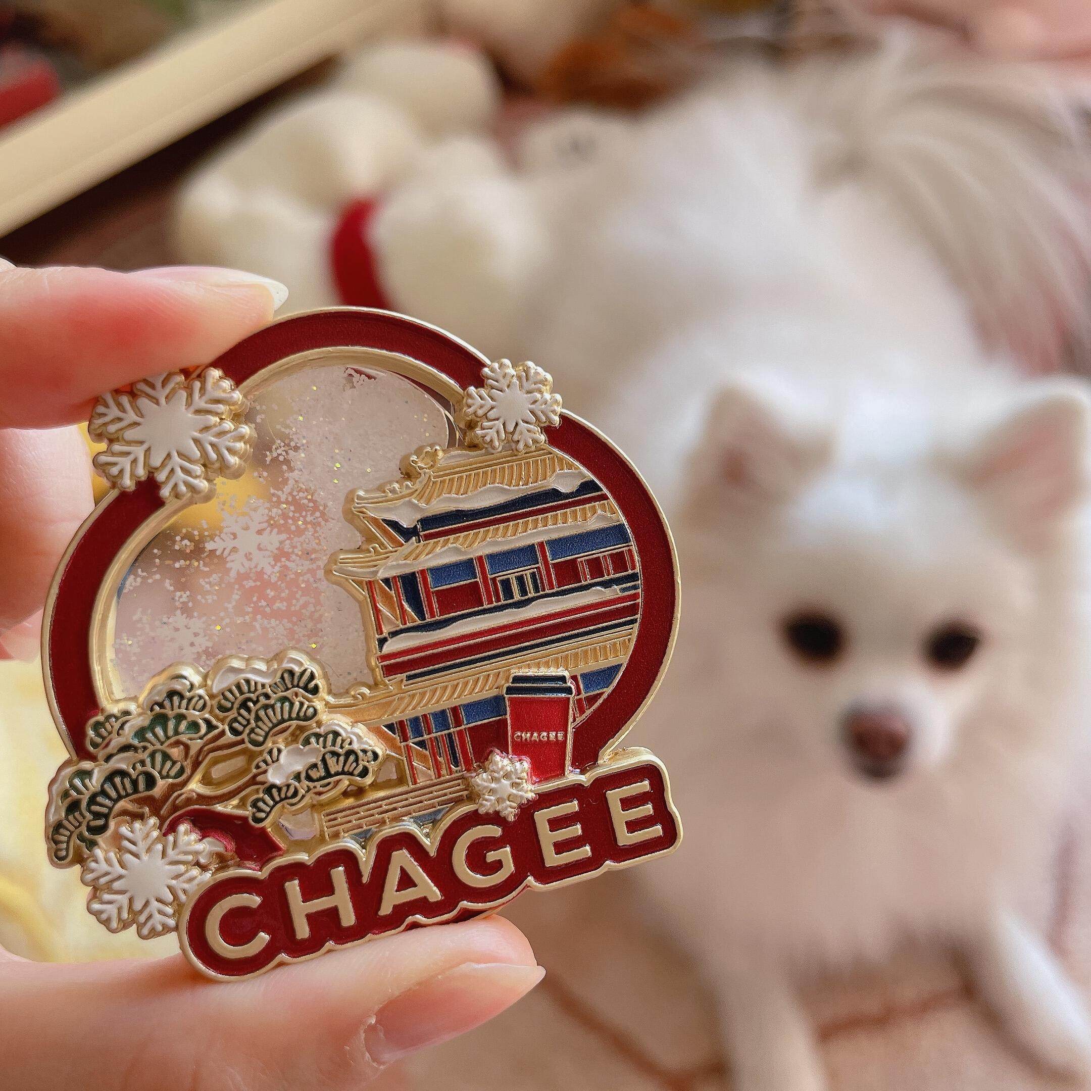 霸王茶姬限定制京城飘雪金属流沙流麻磁吸冰箱贴新年装饰生日礼物,模玩/动漫/周边/娃圈三坑/桌游,动漫徽章/立牌,淘宝优惠券,粉丝福利购,淘宝优惠卷