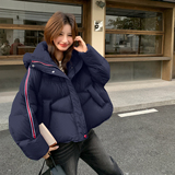 设计感红色织带拼接连帽鹅绒羽绒服女冬超火好看高级小众加厚外套，女装羽绒服，2D122