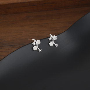 s925纯银梅花树枝耳钉女气质小清新温柔小巧花朵耳环简约设计感