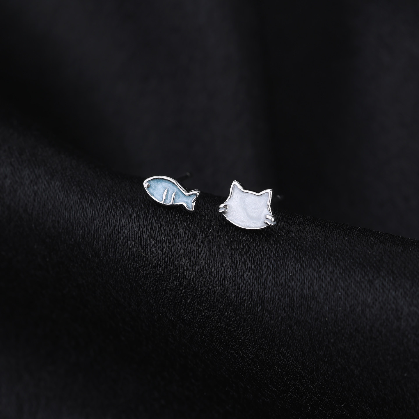 s925银针蓝色猫咪小鱼耳钉不对称