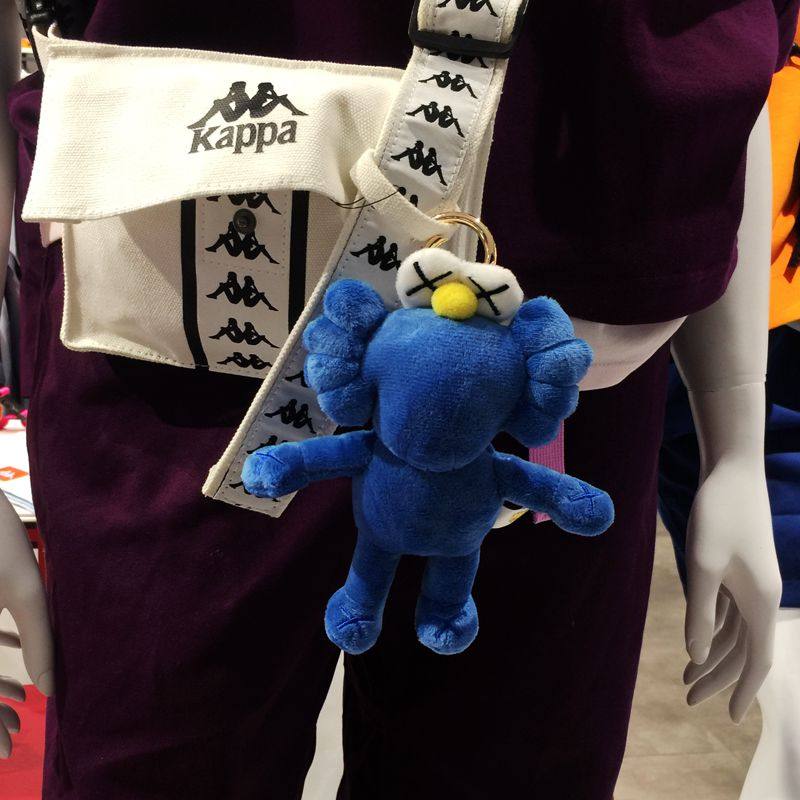 钥匙扣女韩国可爱卡通玩偶芝麻街毛绒公仔kaws背书包挂件丑萌挂饰在类目 节庆用品/礼品, 创意礼品, 钥匙扣中 - 来自Buy2taobao.com提供专业的淘宝代购服务