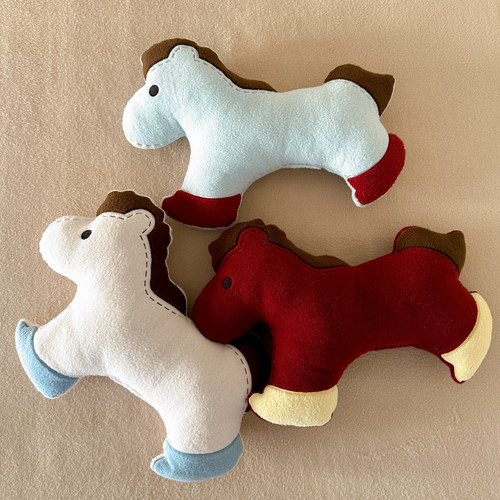 韩式创意卡通幸运小马抱枕