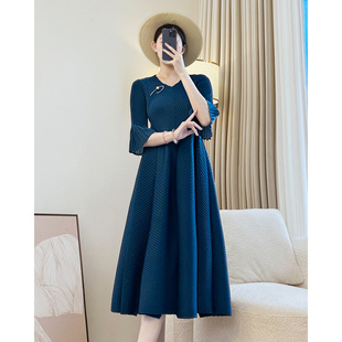 三宅褶皱蓝色花苞长裙女秋装新款妈妈减龄海边旅游气质连衣裙大码