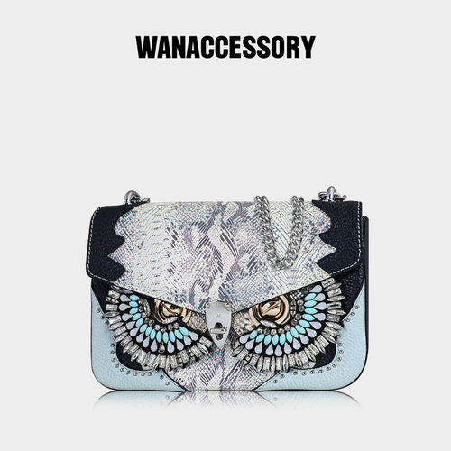 WANACCESSORY万蔻2025新款猫头鹰换脸包拼色小方酒神包 原创设计
