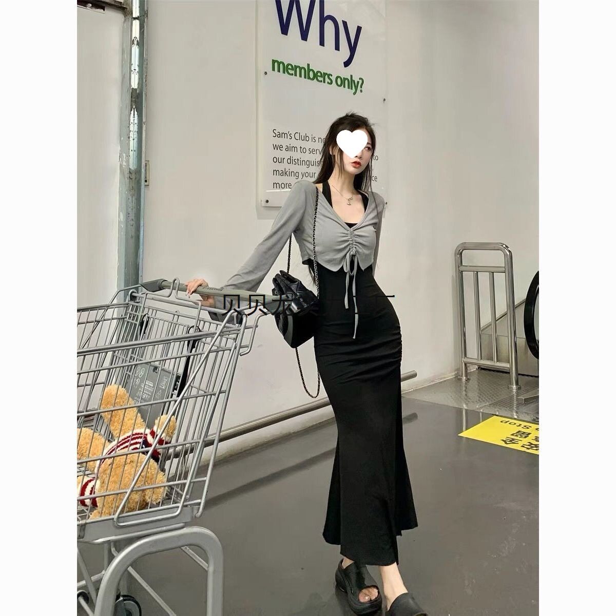 法式黑色开叉挂脖连衣裙